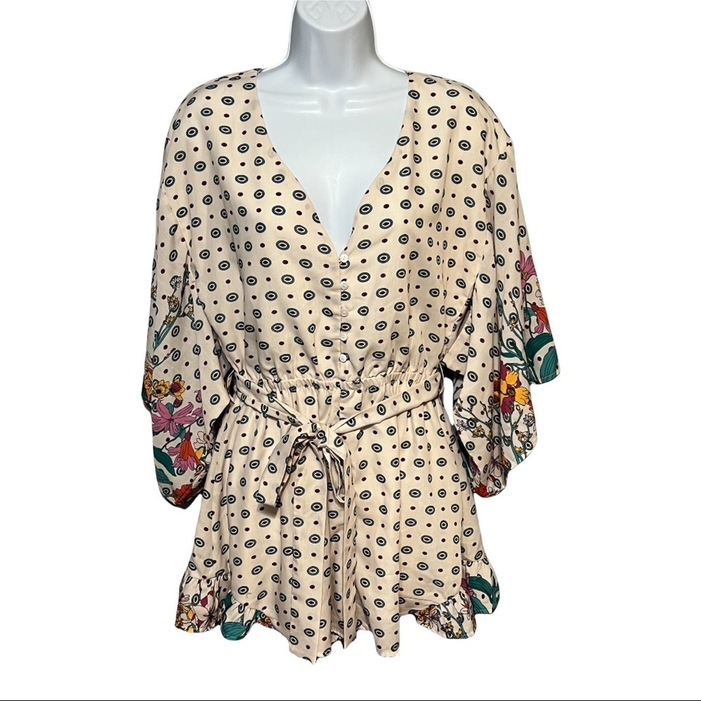 L’ATISTE by Amy Cream Floral Polka Dot Printed Kimono Sleeve Romper Small
